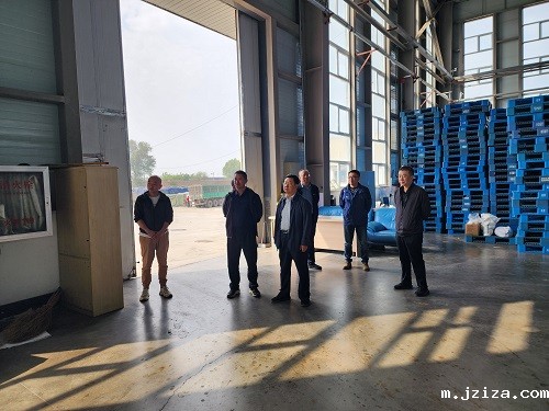 党委书记、董事长齐凤鸣等一行节前督导检查安全维稳工作全力以赴保障市场稳定供应